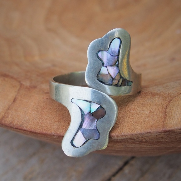 Vintage Jewelry - VTG Alpaca Silver Inlaid Abalone Bypass Ring
